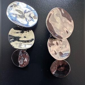 vintage hammered silvertone triple disc dangle drop clip-on earring